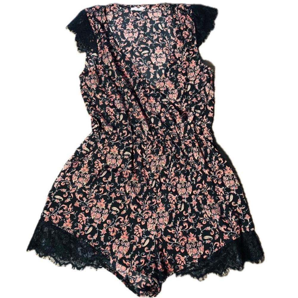 Kimchi Blue Floral and Lace Cute Romper